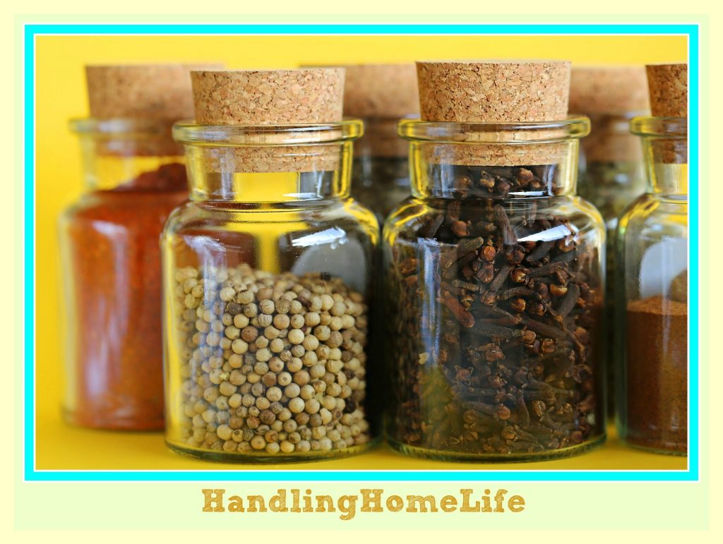 These are such smart ideas to DIY organize small pantry! I'm totally motivated to get my pantry cabinet decluttered and organized! #pantry #organizing #organizedpantry #diy #homemakingtips #homeorganization