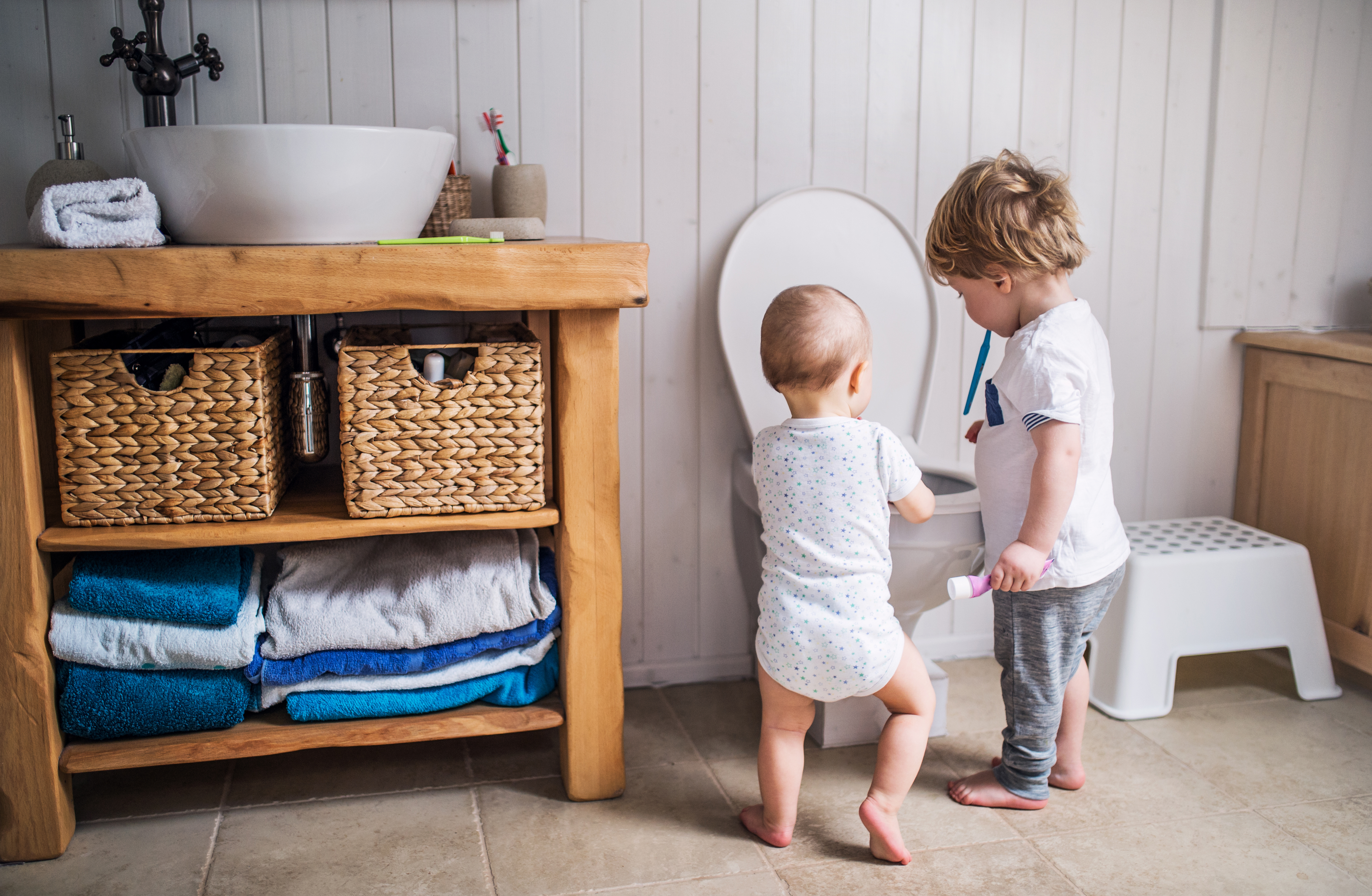 toilet cleaning tips for moms of little boys