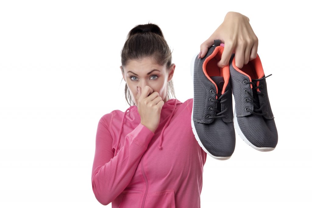 how to clean stinky shoes so they smell better