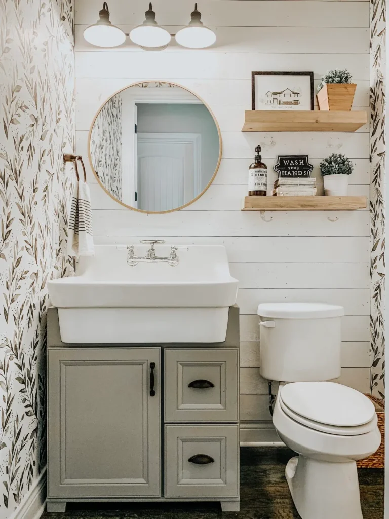 Farmhouse decor ideas for a small bathroom