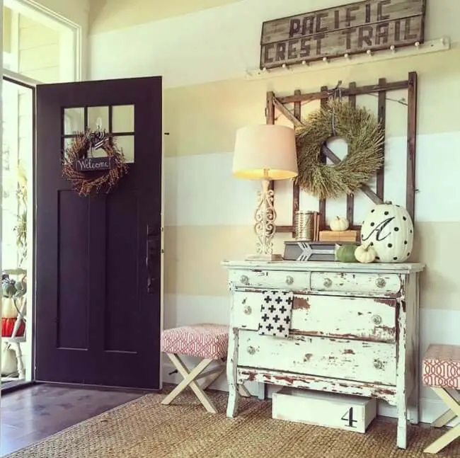 RUSTIC VINTAGE ENTRYWAY WITH DISTRESSED CHEST WITH DRAWERS 